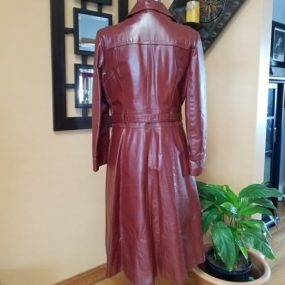 (SOLD) VINTAGE RED LEATHER TRENCH COAT WITH BELT! - Picture 2 of 8